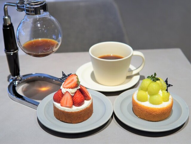 バウムクーヘンの専門店がつくるケーキ仕立てのスイーツをサイフォンコーヒーで♪武蔵小杉「マイスターベース」