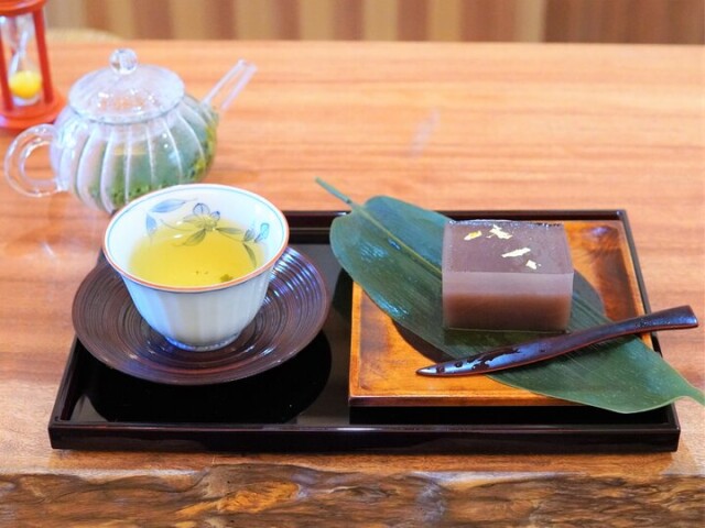 路地歩きの楽しい鎌倉で見つけた♪静かな住宅街にたたずむ日本茶と和菓子のお店「茶房 湖湖」