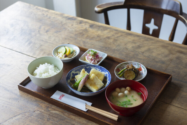 農園から届く旬素材でつくる、季節の定食とパルフェがいただける奈良県・ならまちの「七福食堂」