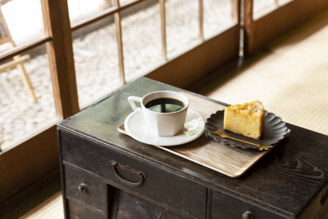 京都らしい竹建築でオーガニックコーヒーと焼菓子を。鈴虫寺近くのカフェ「BAMBOO COFFEE」