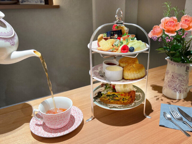 完熟でジューシーな桃づくしのアフタヌーンティーを♪「TEA ROOM KIKI 紅茶＆スコーン専門店」