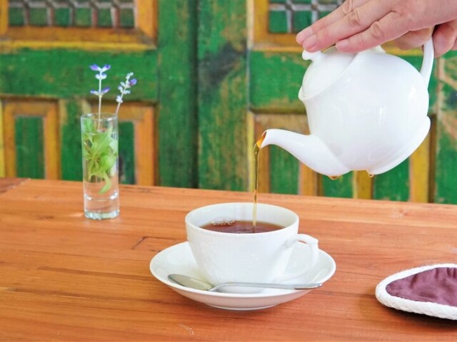 由比ガ浜の小径にたたずむ隠れ家のような紅茶専門店♪「Tea ＆ Teaware Bluewater」