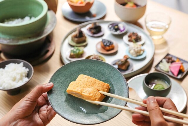 京都嵐山「出汁と米 MUKU ARASHIYAMA」の豆皿コース料理で、和食の魅力を再発見♪