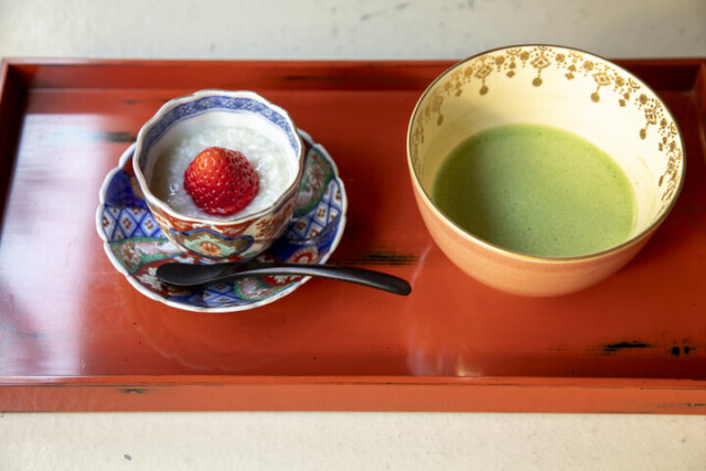 抹茶とスイーツを茶室でいただける和カフェ・神楽坂「和茶」。茶会体験も♪