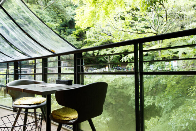ホタルが鑑賞できる川床テラスも♪レトロ建築が目を引く大阪・箕面の「YUZUYAカフェ」
