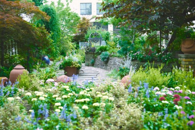 名古屋の都心で花と緑に囲まれる「久屋大通庭園フラリエ」は、カフェやレストランも魅力♪