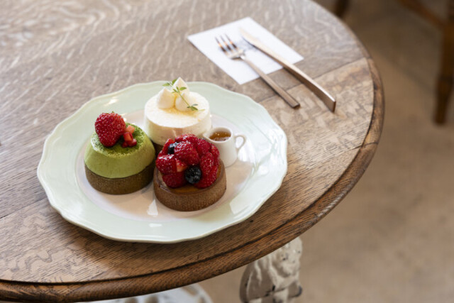 まるでフランスへ旅をする気分 ♪ 京都・西陣「cafe cirque」できらめくミニタルトを