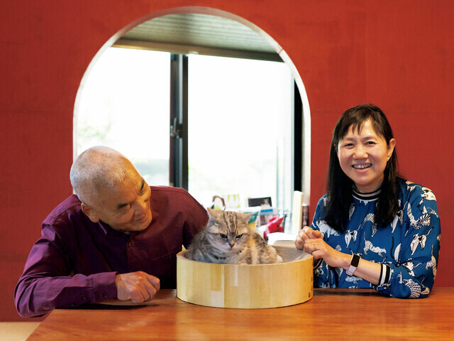 岩合光昭と角田光代が、初の対談。 「猫のかわいさの“後ろ”にあるもの を写し留めたい」「猫は、使者」