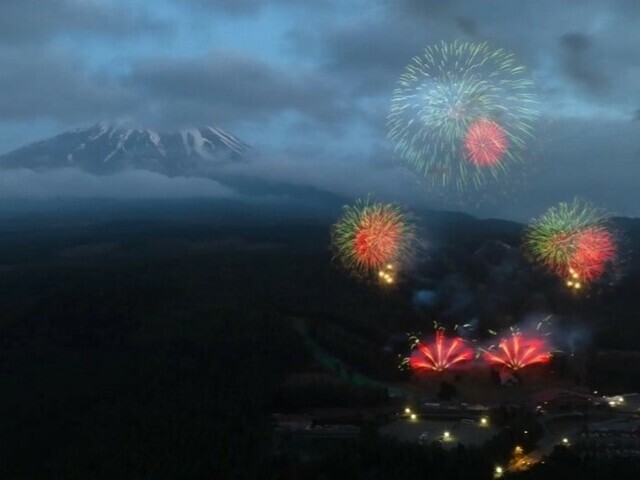 【山梨県 〜春の絶景・風物詩10選〜】“花火師BIG4”の豪華絢爛な花火と、富士山の競演／2025年版