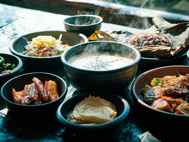 蓮の葉ご飯、エゴマ蕎麦、“どんぐり豆腐”…伝統家屋でいただくやさしい韓国グルメ【自然豊かな韓国・済州島で2泊3日旅】