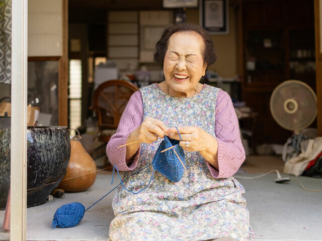 「他人と比べてもいいことはない」わかっていても考えてしまう悩みはどう対処すべき？ 102歳の現役美容部員・堀野さんが答えます