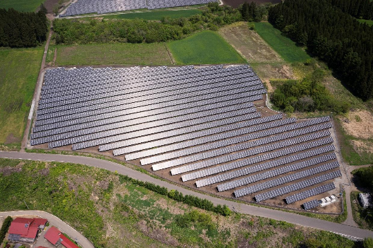 いちごグループ、青森県に太陽光発電所を建設