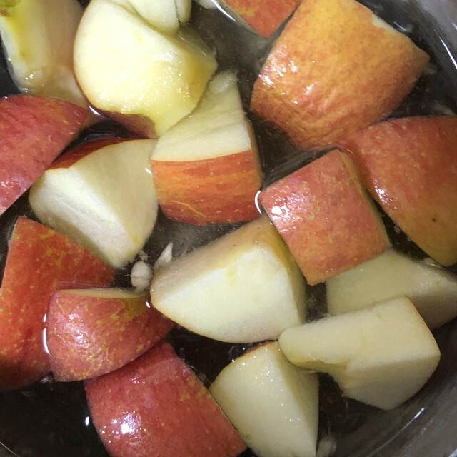 ［リンゴ］お庭レシピ　第３０回　超簡単なすりおろしリンゴジャム｜バラ科リンゴ属