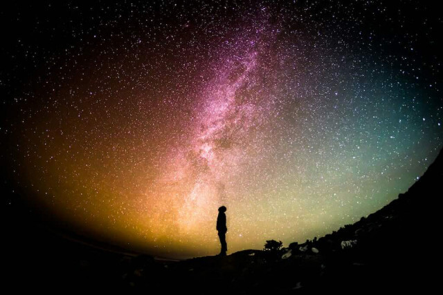 せめて絵はがきだけでも…。宇宙旅行が身近に感じられる無料プログラムとは？