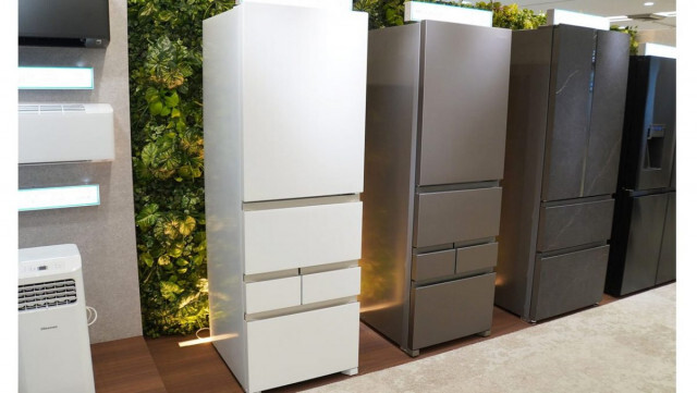 450Lの大容量、この高級感で20万円切り！ ハイセンスが「日本向けに本気で作った」5ドア冷蔵庫をチェック