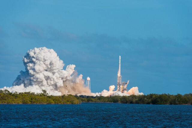 スペースXの「Falcon Heavy」、米国海洋大気庁の気象衛星を初めて宇宙へ