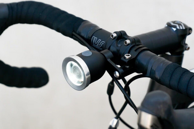 アンティーク調のデザインに最大400ルーメンの明るさを備えた高性能自転車用ライト「Center Light」