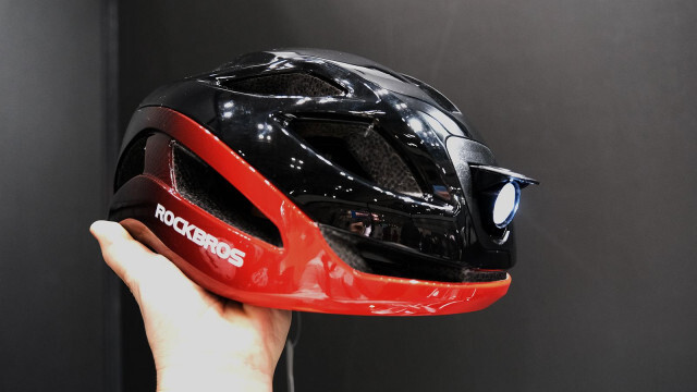 4方向から闇を照らす。ROCKBROSのさいきょうに心強いライト付き自転車ヘルメット