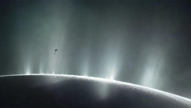 土星の衛星エンケラドゥス、氷の噴出メカニズムに新発見