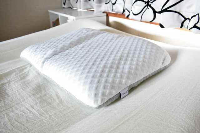 冷感ジェルフォームと通気性重視の設計で睡眠環境をサポートする枕「Carbon Ice Pillow」の寝心地をチェック