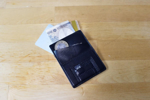 スマホと一体化する極薄財布「3WAY TECH-WALLET」を使ってみた
