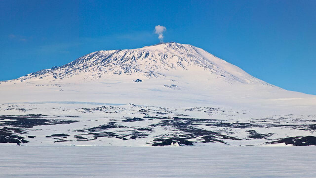 温暖化の新たな脅威。南極の氷が溶ける→火山噴火が増加