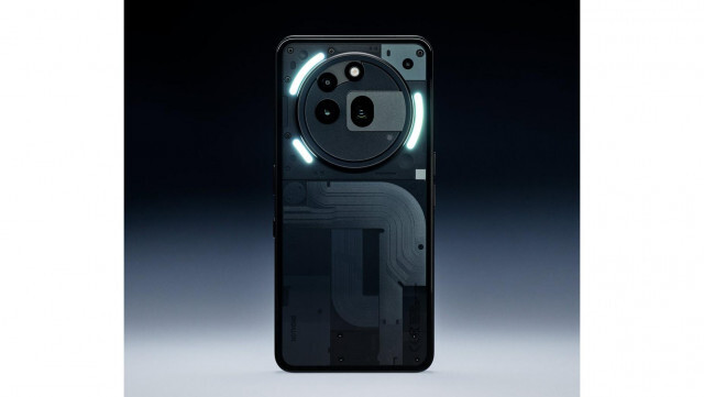 このレンズ配置はボトムズ⋯？ Nothing Phone (3a)の背面が公開