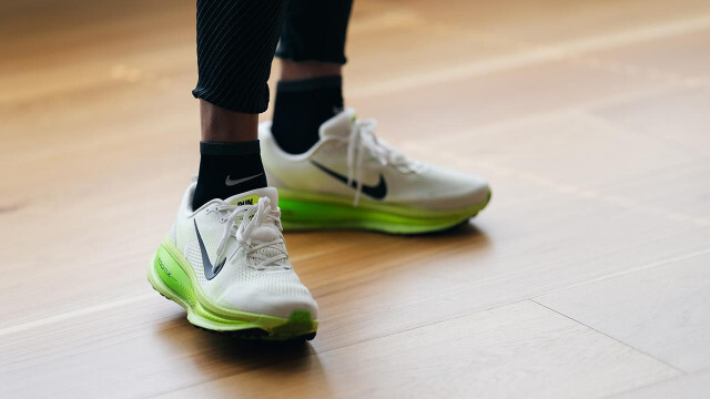 唯一無二のライド感。クッション性が高いのにグラつかないNIKEの厚底シューズ