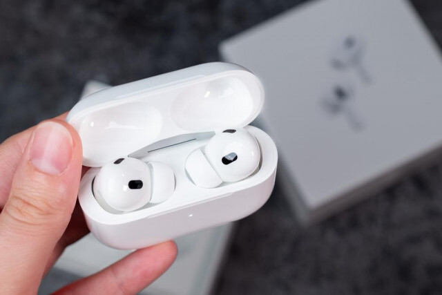 Apple、“カメラ付き”AirPodsを鋭意開発中のうわさ
