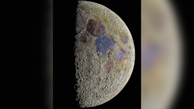 8万枚の写真を重ねた、史上最も美しく鮮やかな月の画像