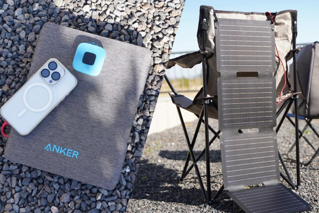 驚きの携帯性と安心感。持ち運べるソーラーパネルでスマホ充電し放題