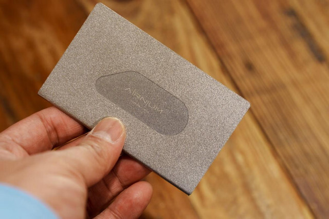 燕三条発！財布に入れてもかさばらない厚さわずか1.6mmの予備の名刺入れ「AIRNIUM」
