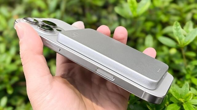 ひっ付くワイヤレスが便利。ひと癖あるモバイルバッテリー3選
