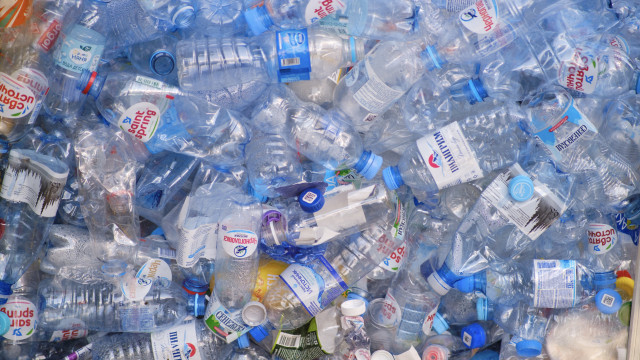 先進国ほど使い捨て。再生プラスチック使用の割合はたった9.5%