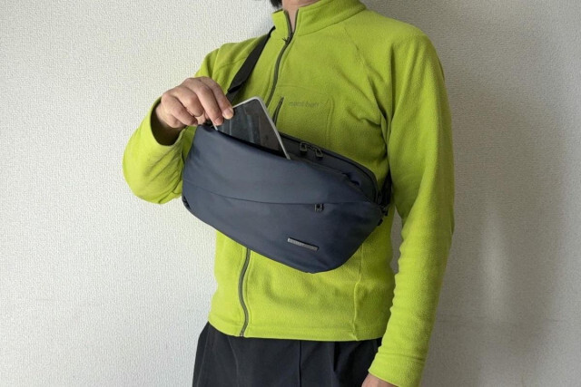 スマホの出し入れがファスナーなしでスムーズな通勤バッグ「QUICK PACK TRASPO」