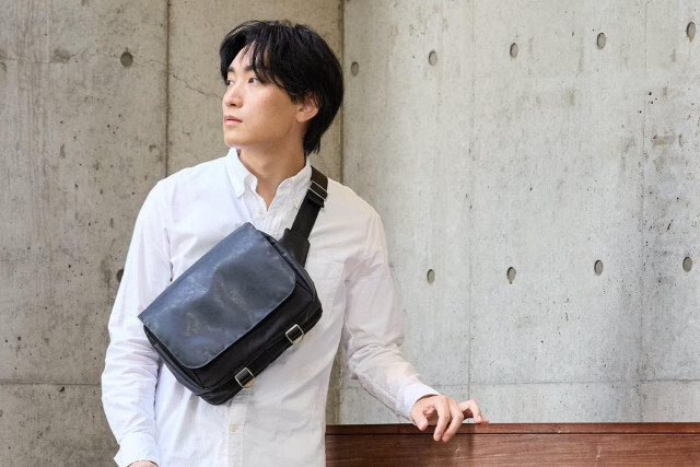 高級感と高耐久性を兼ね備えた素材を採用したスリングバッグ「TOUGH SLING MULTI BAG」