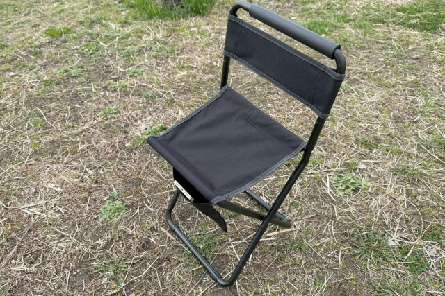 重量約670g、折りたたむと30×17cm。組み立ても片付けも一瞬の折り畳みチェア「FRC」