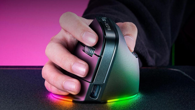 Razerから縦すぎる縦型マウスが登場。エルゴノミックなゲーミング体験を