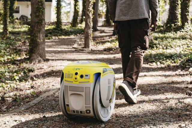 R2-D2みたいにピロピロ追尾してくれる運搬ロボ「G1T4-M1N1」