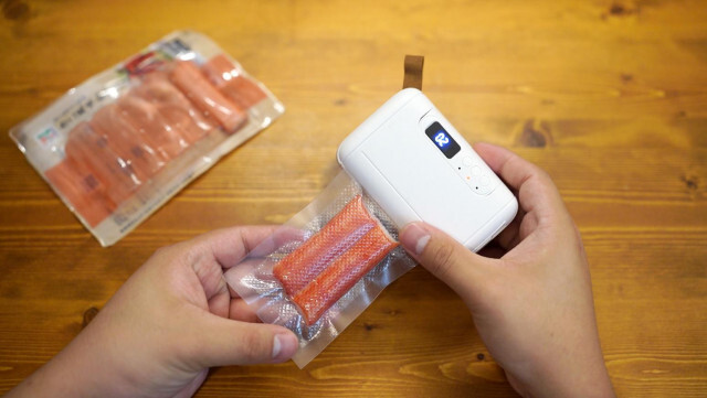 食材まとめ買いにも助かる！ 長期保存しやすくなるハンディ真空シーラーを試してみた