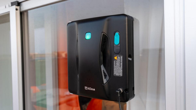 全自動窓掃除ロボ「WinMan 10」で窓掃除をしてみた