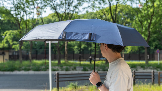 影が伸びるユニーク設計！「KAGE+」の遮熱＆カバー力で猛暑も雨も快適になりそう