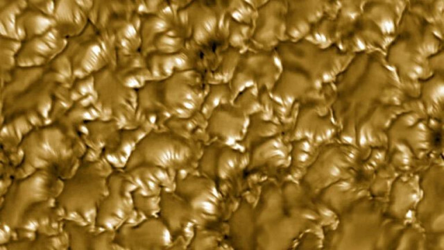 今年は太陽が活発になる「極大期」。その表面はこんな見た目です
