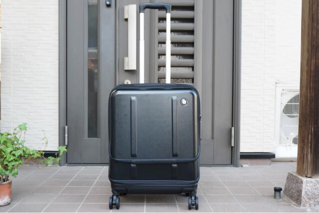限られたスペースでの荷物整理が格段にラクに！10秒で棚に変形するスーツケース「FLIP」