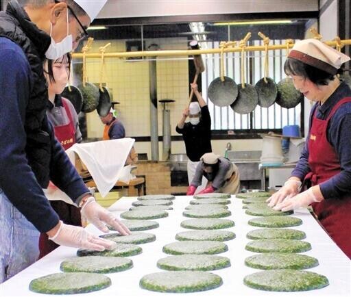 ヨモギ香る伝統の味「ばんこもち」製造ピーク　福井県池田町