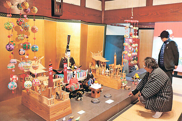 全国の天神人形ずらり　富山県射水市の旧田中家住宅、郷土民芸や手作り品