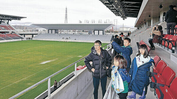 多彩なシート「わくわく」　 金沢スタジアム、初の一般内覧会　 ツエーゲン新本拠地