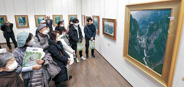 秘境黒部の峡谷画を金沢で楽しむ　金沢２１美でセレネ美術館特別展開幕