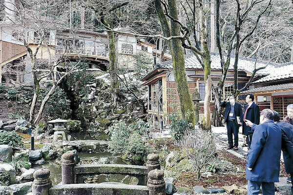 山中温泉に２広場完成　 新幹線にぎわい願い　 加賀依緑園も公開