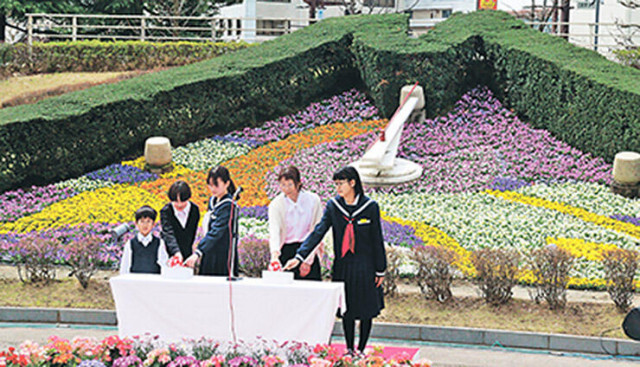 花時計らんまん、新デザインで始動　富山県庁前公園